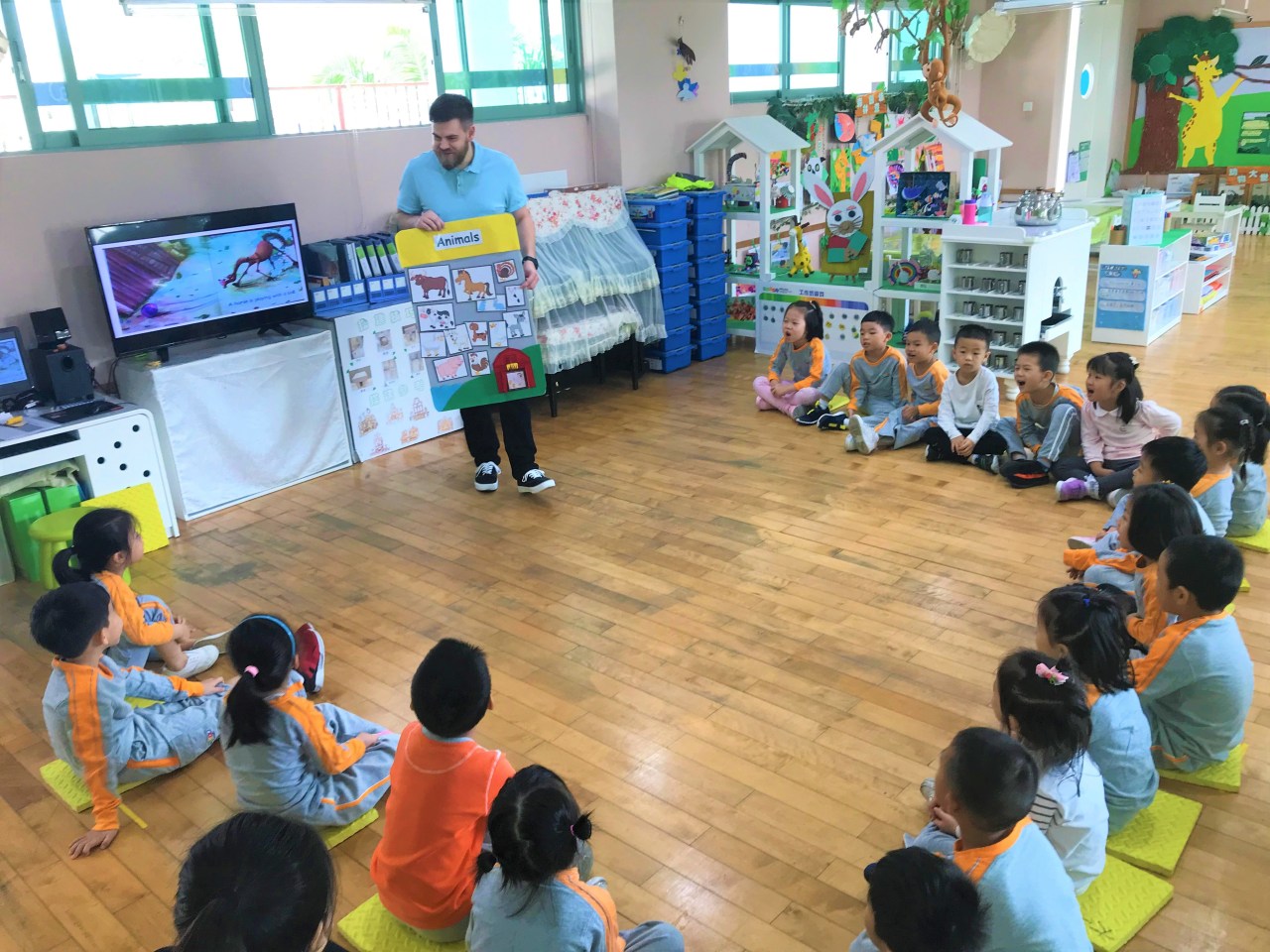 This is a teacher that is teaching in China for Mandarin Bridge: Success in Education. Mandarin Bridge is one of the most reputable employers in the TEFL industry and has helped thousands of people to teach English in China.